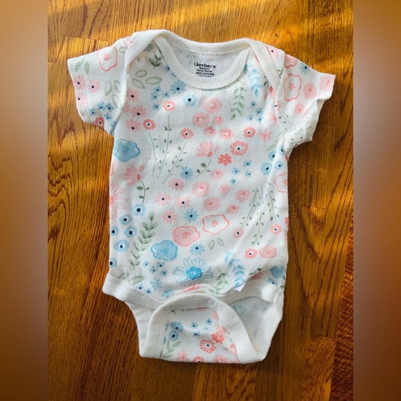 Carter’s/Gerber Newborn Baby Girl Bundle Tanks/T-Shirt Onesies - Picture 5 of 11